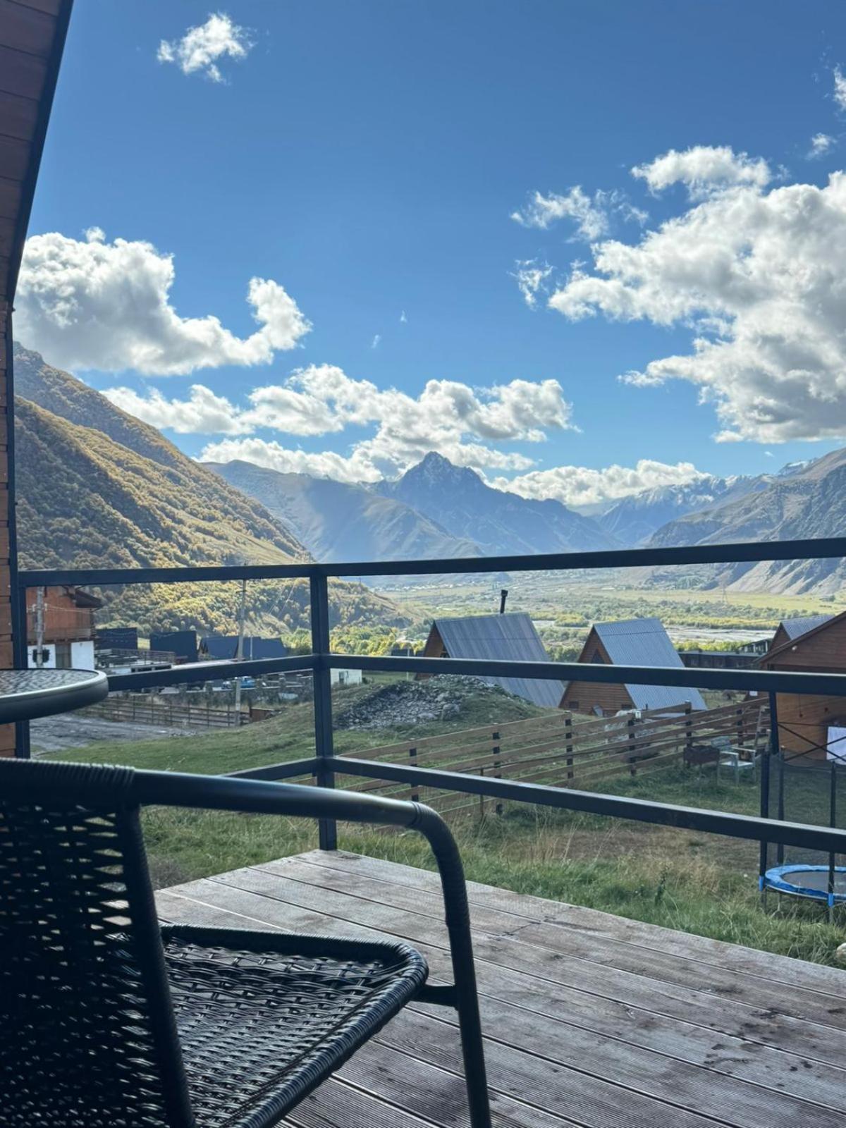 דירות Misty Rocks Kazbegi מראה חיצוני תמונה